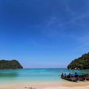 Pp Red Tuna Hut